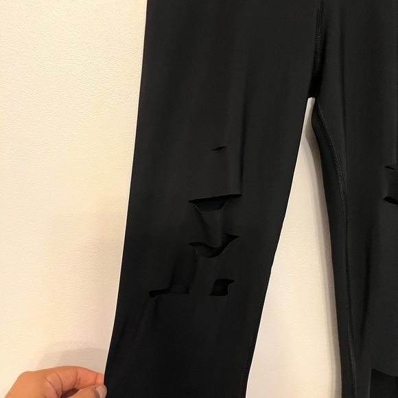 Alo Yoga Women's High Waisted Ripped Warrior Legging - Picture 6 of 7